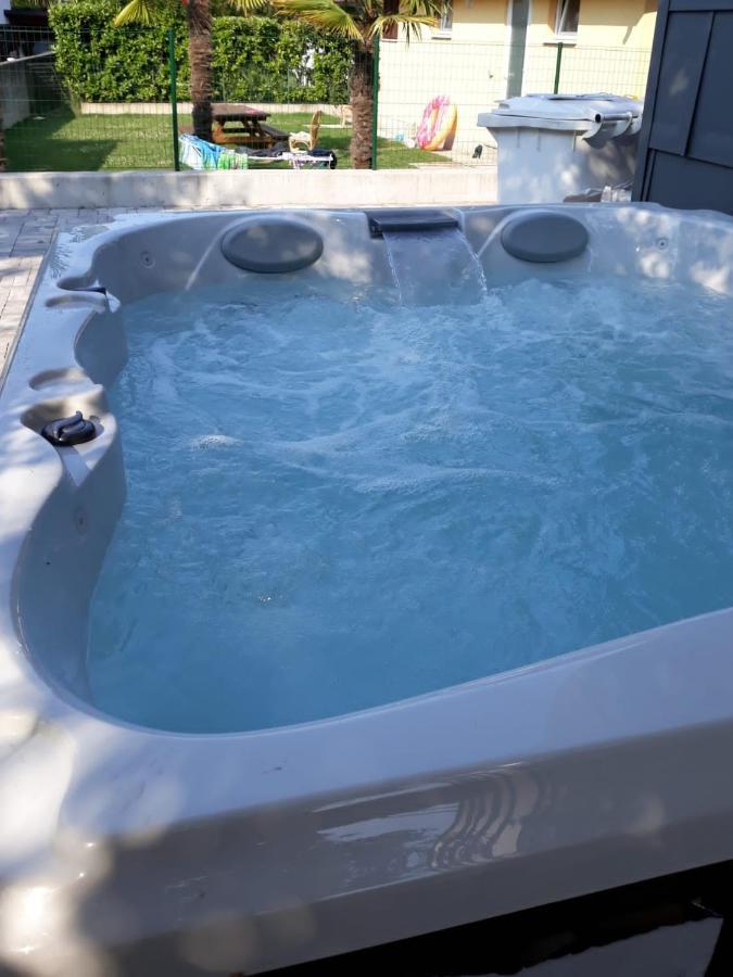 Villa Cisa Con Yacuzzi Lignano Sabbiadoro Eksteriør billede