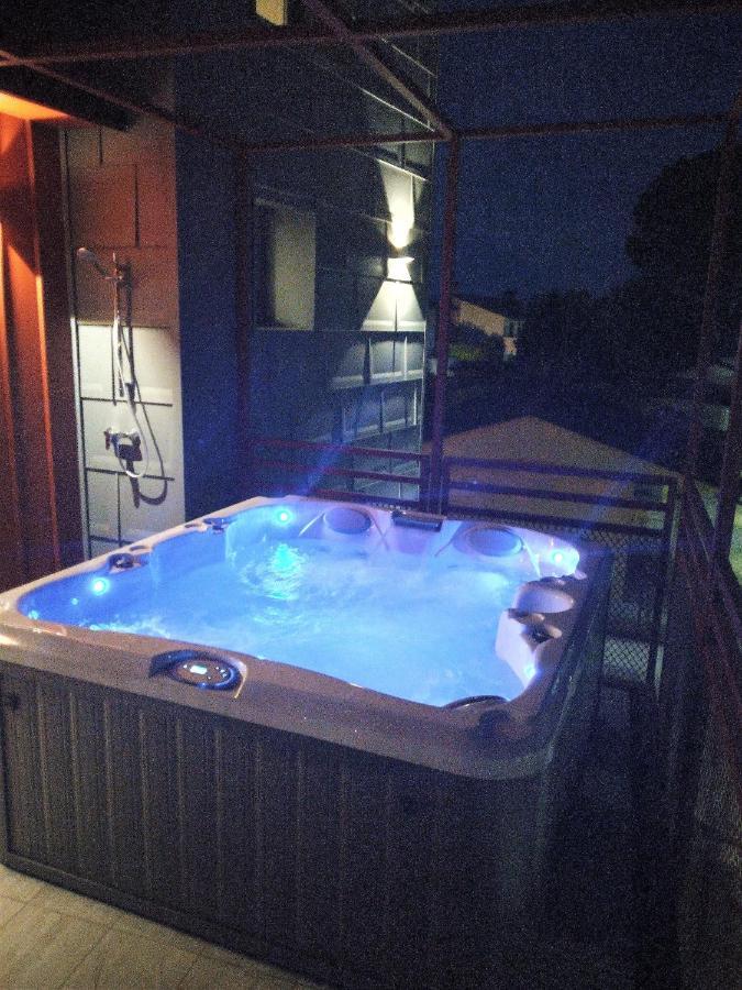 Villa Cisa Con Yacuzzi Lignano Sabbiadoro Eksteriør billede