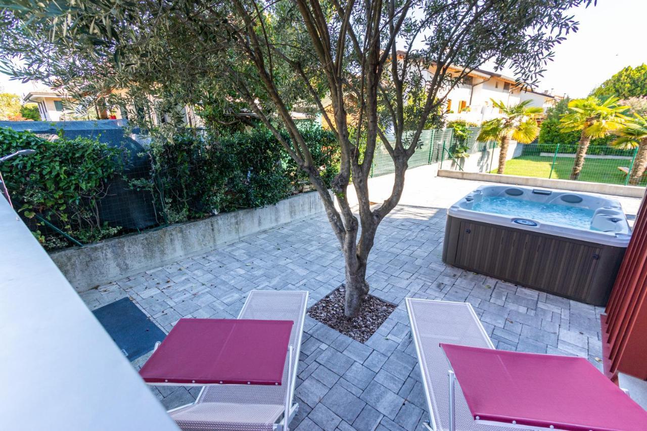 Villa Cisa Con Yacuzzi Lignano Sabbiadoro Eksteriør billede